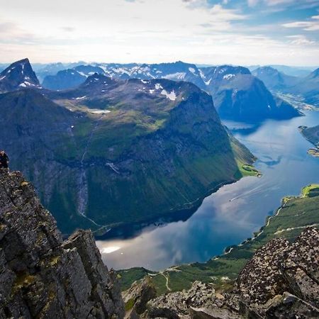 Leilighet I Hjertet Av Sunnmore! Sykkylven Exterior foto