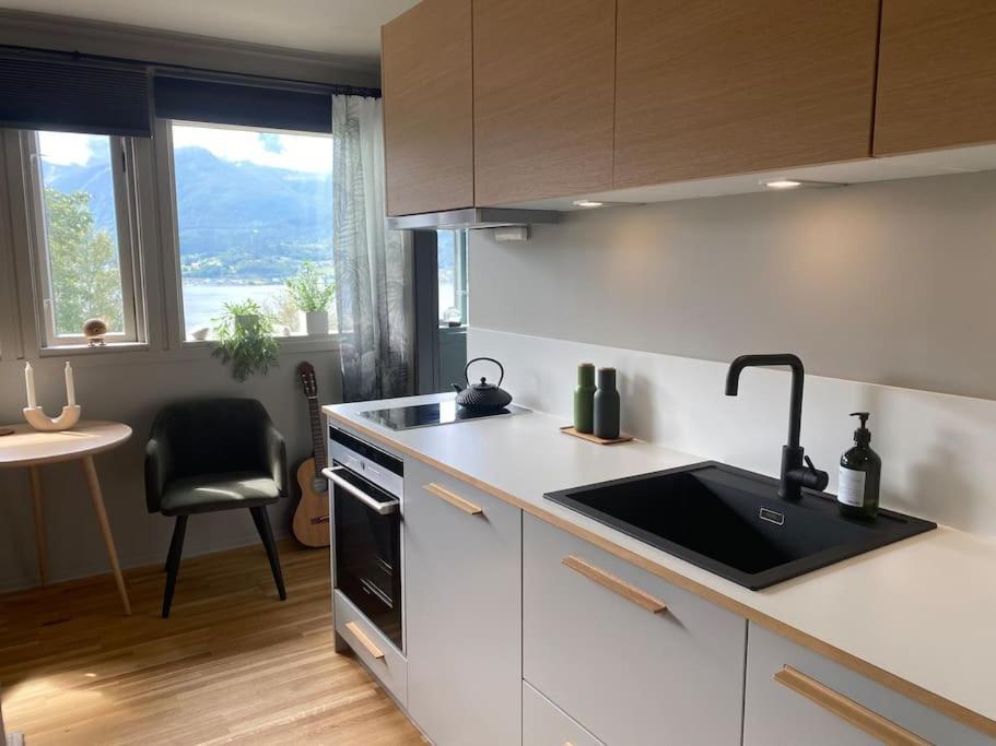 Leilighet I Hjertet Av Sunnmore! Sykkylven Exterior foto