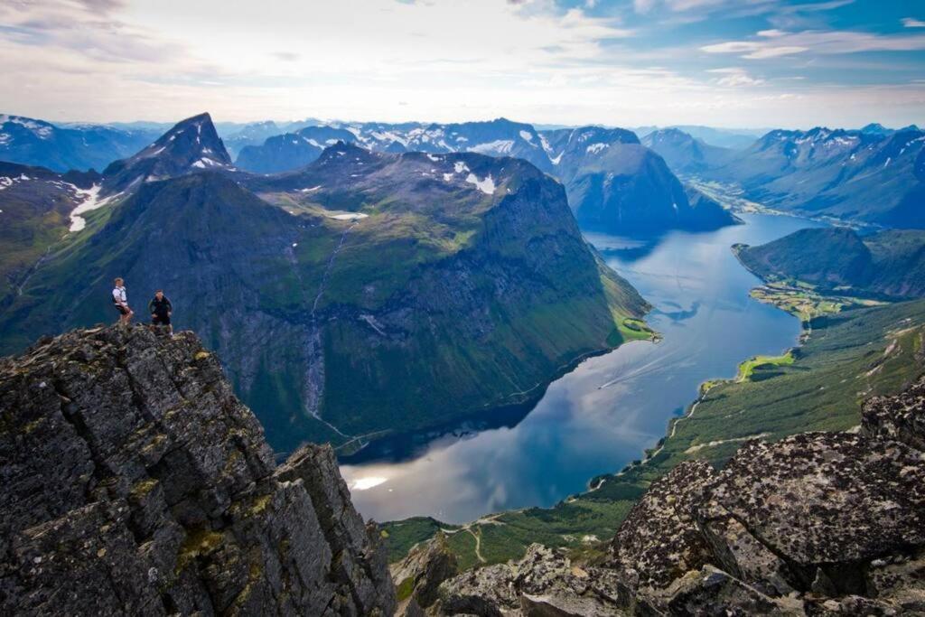 Leilighet I Hjertet Av Sunnmore! Sykkylven Exterior foto