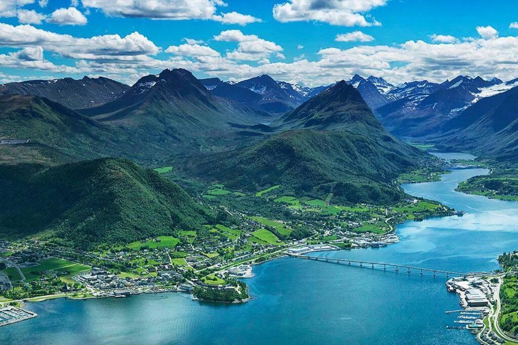 Leilighet I Hjertet Av Sunnmore! Sykkylven Exterior foto